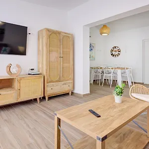  Holiday home Macarena Dreams